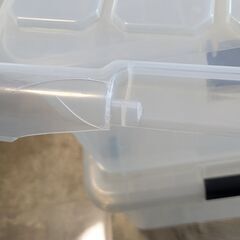 【差し上げます】衣装ケース（国産アーテックスズキ）2個＜片方に欠けアリ＞の画像