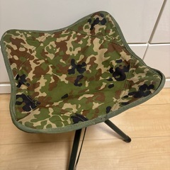 迷彩  折りたたみチェアの画像