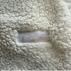 クマ耳付きボアおくるみ クリーム色　50〜70サイズの画像