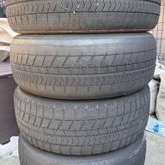 スタッドレスタイヤの画像