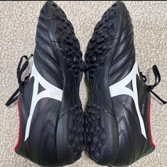 Mizuno サッカーシューズ ブラック/レッドの画像