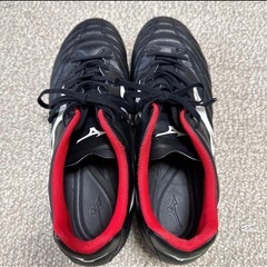 Mizuno サッカーシューズ ブラック/レッドの画像