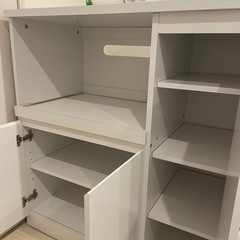  キッチンカウンター ミドルタイプ スライド収納付き コンセント付き 目隠し収納付き  LOWYA/食器棚の画像