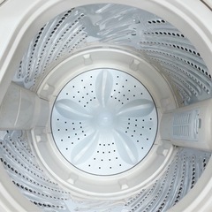  (送料無料) 2023年 極美品 洗濯機 5.5kg 1年半使用 立体シャワー水流で汚れを浮かせて落とす ②の画像