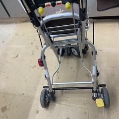 高齢者用歩行器の画像