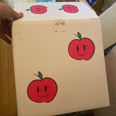 リンゴのダンボールの画像