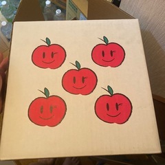 リンゴのダンボールの画像