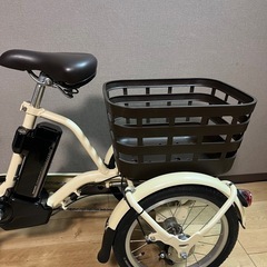 美品✨ ブリヂストン三輪電動自転車、バッテリーB400（14.3～14.6Ah相当）。全体的に使用感が少なく、ほぼ新品の状態です。2022年モデル。の画像