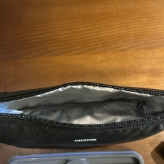 サーモス弁当箱2段 スリム フレッシュランチボックス ポーチつき付きの画像