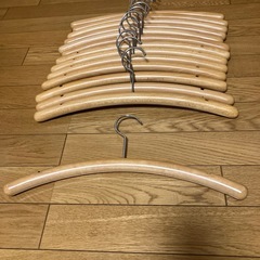 お譲り先決まりました　木製ハンガー　の画像