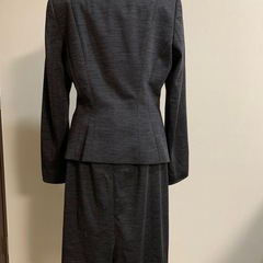 DKNY スーツの画像