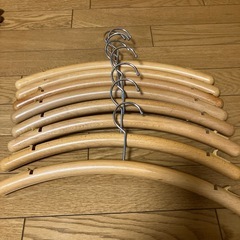 お譲り先決まりました　木製ハンガー　の画像
