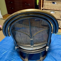 【差し上げます！】藤製回転イスの画像