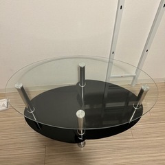 ガラスのローテーブルの画像