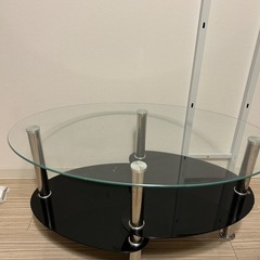 ガラスのローテーブルの画像