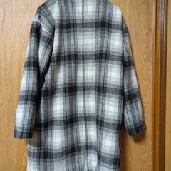 白黒グレー🩶のチェックのコートの画像