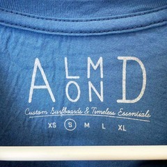 【未使用】Almond Surfboards & Design アーモンドサーフボードデザイン SURFING BOARD S/S 半袖Tシャツ ロゴ ブランド S ネイビー TS1902SP ユニセックスの画像