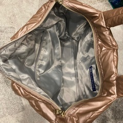 ほぼ新品代官山ブランド🔴ブロンドカラーバッグの画像