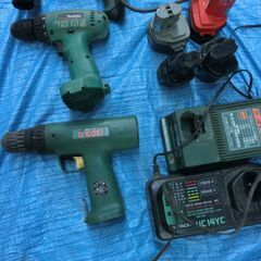 ◍工具等まとめて（充電器2点通電確認画像３、Boschドリル通電回転確認、他は未確認）電池等は併せて★ジャンク投稿です、ご理解の程よろしくお願いいたします★お手数をおかけしますプロフィール必読ですの画像