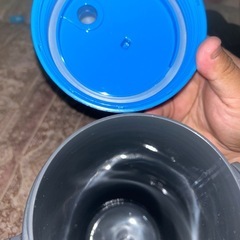 美品　アンダーアーマー、サーモスの水筒1.9L1.9Lの画像