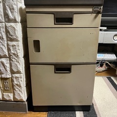 スチールワゴン　鍵付き　机　事務用品　オフィス用品　内田の画像