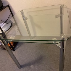ガラス製テーブル　天板80×80cm　高さ71cm　分解して運べますの画像