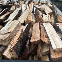 雑木ミックス乾燥薪、2台価格、早い引き取りの価格の画像