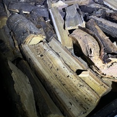 雑木ミックス乾燥薪、2台価格、早い引き取りの価格の画像