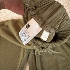 GU ワイドパンツの画像