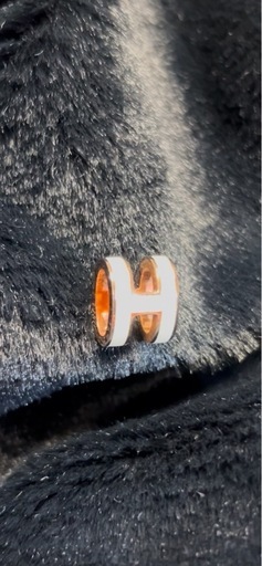 ミニポップロゴピアス（片方のみ、キャッチなし）