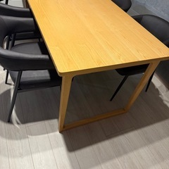 ダイニングテーブルの画像