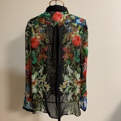 ZARA BASIC 花柄ブラウスの画像