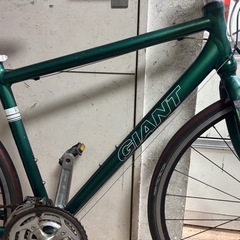 GIANT エスケープ　クロスバイク ダークグリーンの画像