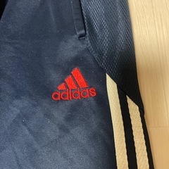 adidasズボンの画像