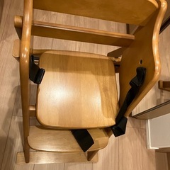 木製ベビーハイチェア テーブル付き ナチュラルカラー 安全ベルト付きの画像