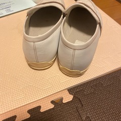 Gucci ホワイト スニーカー ロゴ入りsize 27の画像