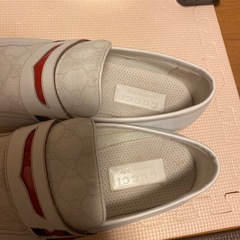 Gucci ホワイト スニーカー ロゴ入りsize 27の画像