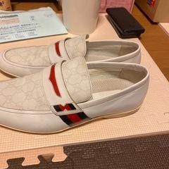 Gucci ホワイト スニーカー ロゴ入りsize 27の画像
