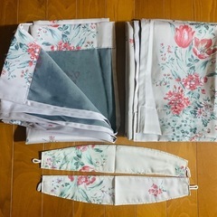 美品　ミッシェル 遮光カーテン　2枚組　1枚巾100cm×丈135cm の画像