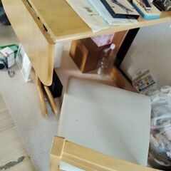 折りたたみテーブルの画像