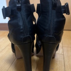 ヒールサンダル25㎝【黒✖️金】の画像