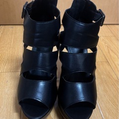 ヒールサンダル25㎝【黒✖️金】の画像