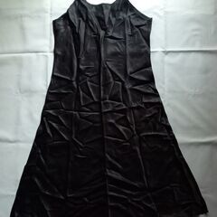 未使用 黒 サテン風ペチコート ワンピースタイプ シンプル サイズMの画像