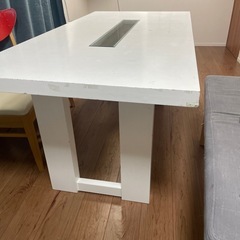 ダイニングテーブルの画像