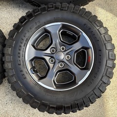 新潟市 グラディエーター 純正 ホイール JL ルビコン ラングラー BFグッドリッチ ジープ タイヤ サハラ　JT JKの画像