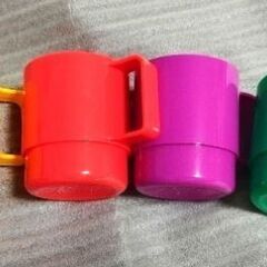 カラフル　キャンプ　ピクニック　セット（プラカップ、カトラリー等）の画像