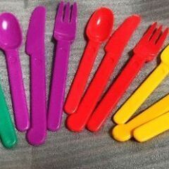 カラフル　キャンプ　ピクニック　セット（プラカップ、カトラリー等）の画像