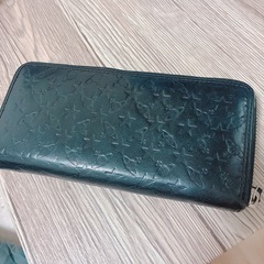 Vivienne Westwood ブラックジッピーウォレット長財布 の画像