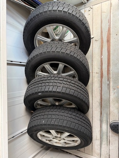 スタッドレス
タイヤ