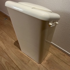 おむつゴミ箱の画像